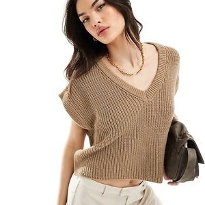 ASOS Sleeveless Knitted V Neck Tank with Side Splits - S